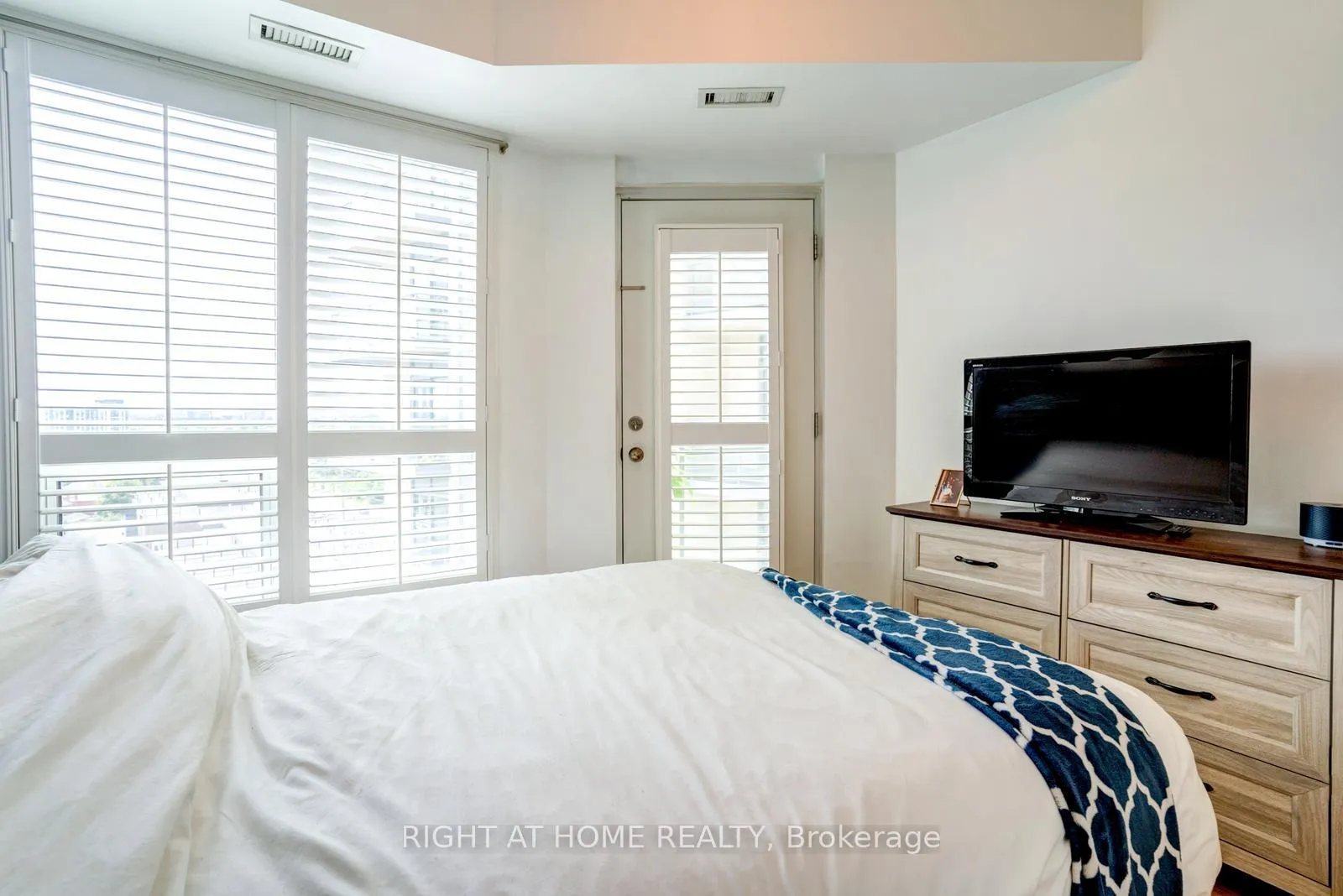 Photo 16 of 7730 Kipling Avenue, Vaughan, West Woodbridge — HOMEH