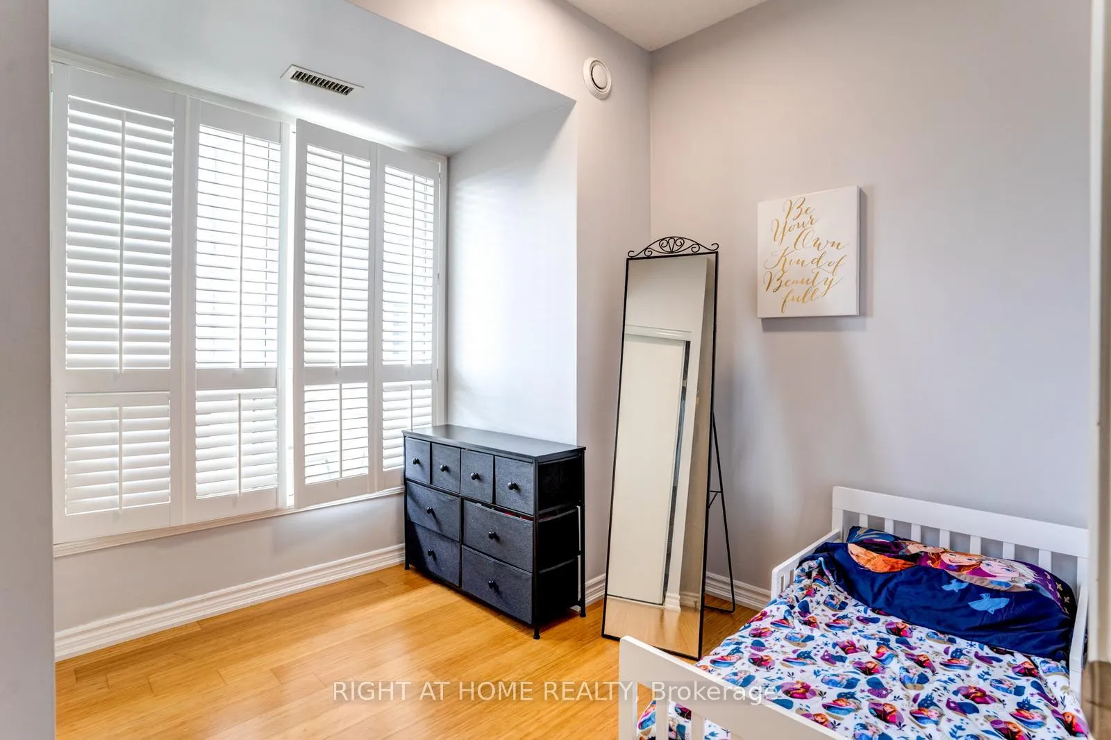 Photo 18 of 7730 Kipling Avenue, Vaughan, West Woodbridge — HOMEH