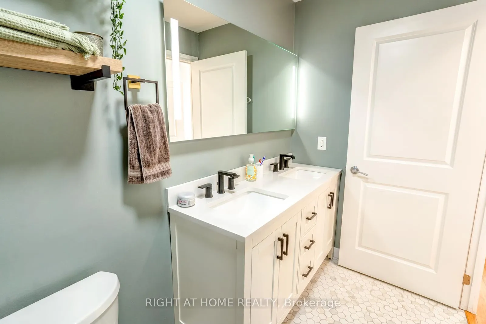 Photo 21 of 7730 Kipling Avenue, Vaughan, West Woodbridge — HOMEH