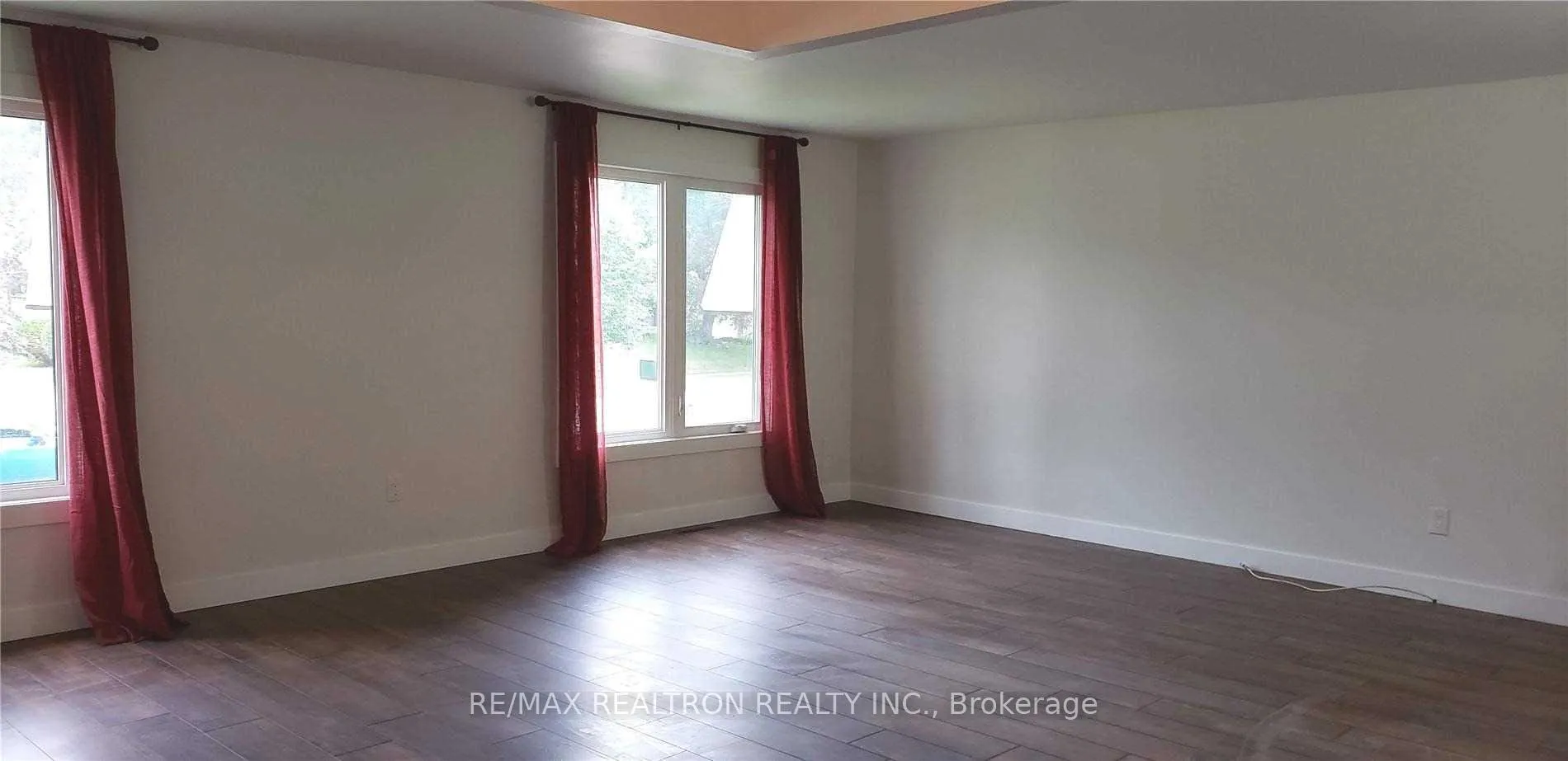 Photo 5 of Unit Main, 13 Springdale Drive, Barrie, Cundles East — HOMEH