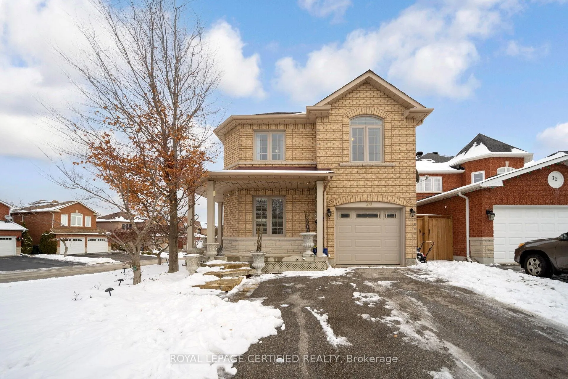 Front of 20 Country Stroll Crescent