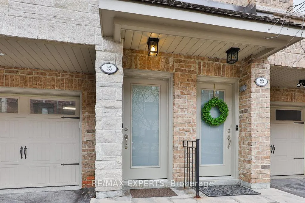Photo 2 of 25 Powseland Crescent, Vaughan, West Woodbridge — HOMEH