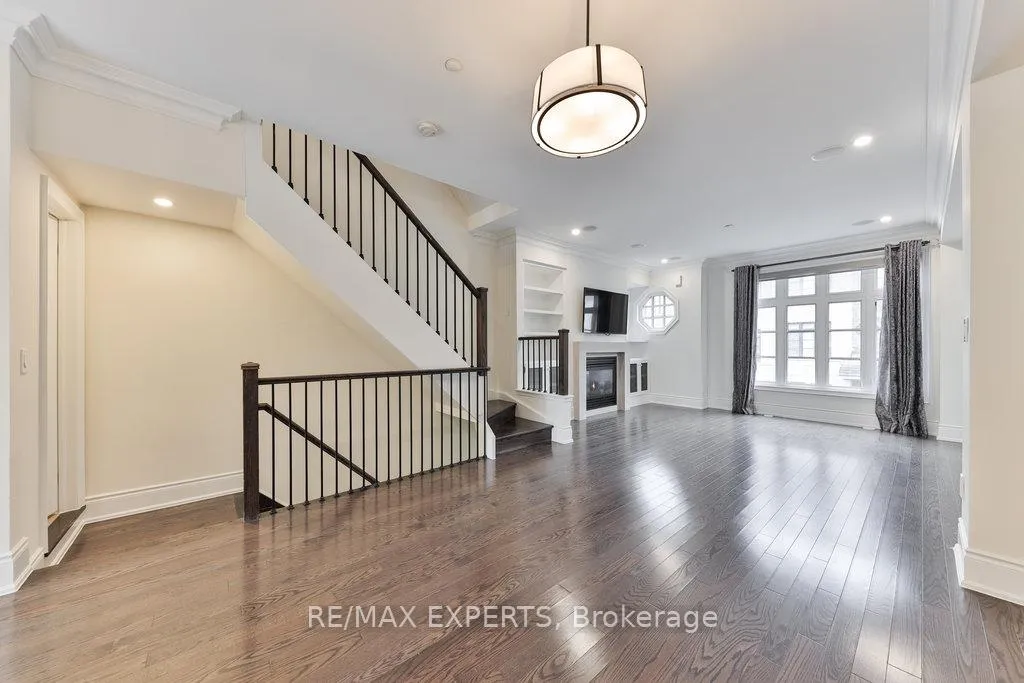 Photo 4 of 25 Powseland Crescent, Vaughan, West Woodbridge — HOMEH