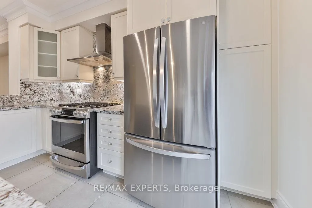 Photo 7 of 25 Powseland Crescent, Vaughan, West Woodbridge — HOMEH