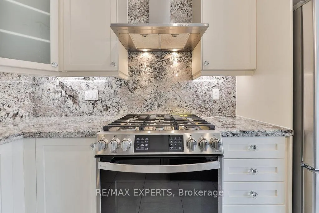Photo 8 of 25 Powseland Crescent, Vaughan, West Woodbridge — HOMEH
