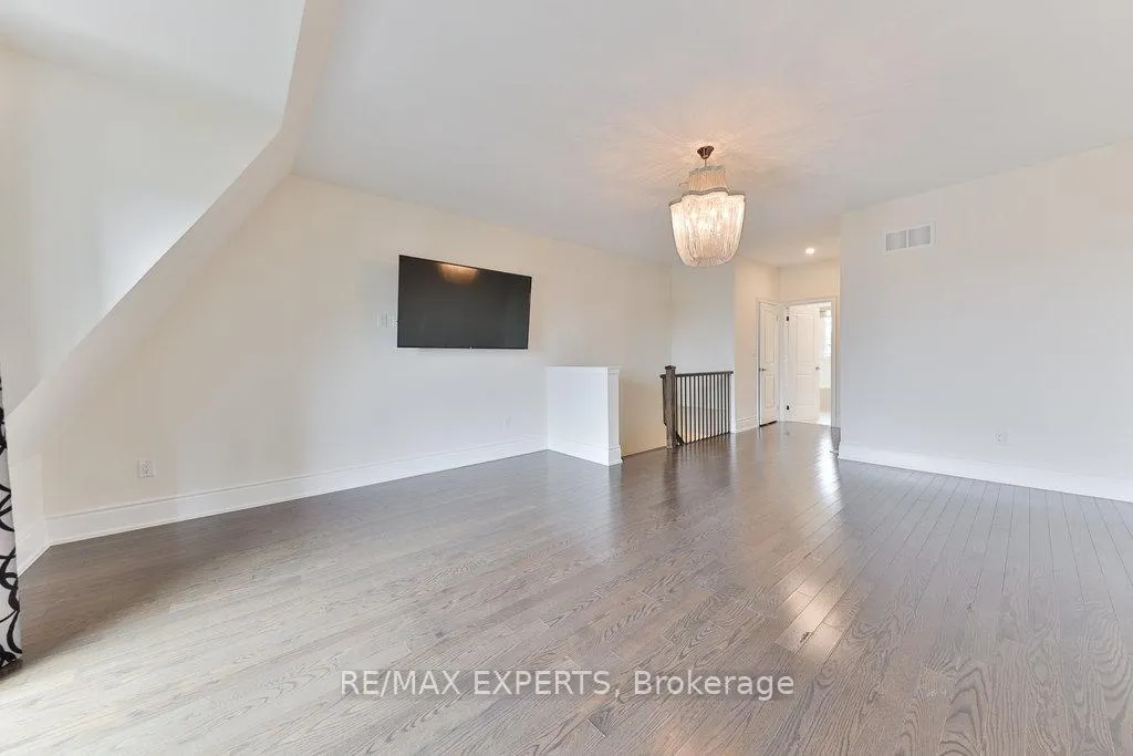 Photo 22 of 25 Powseland Crescent, Vaughan, West Woodbridge — HOMEH