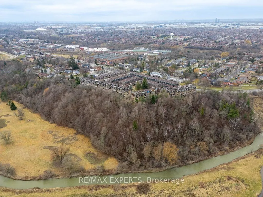 Photo 34 of 25 Powseland Crescent, Vaughan, West Woodbridge — HOMEH
