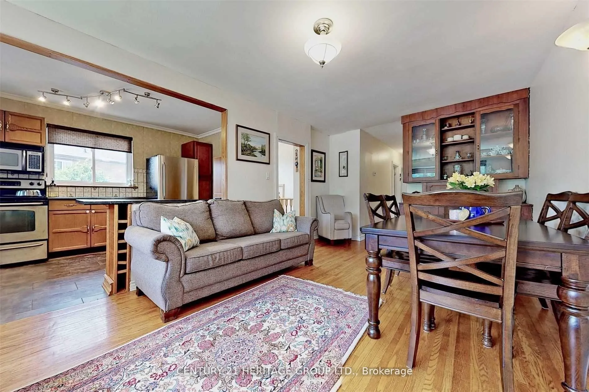 Photo 7 of Unit Main, 34 Kitimat Crescent, Aurora, Aurora Heights — HOMEH