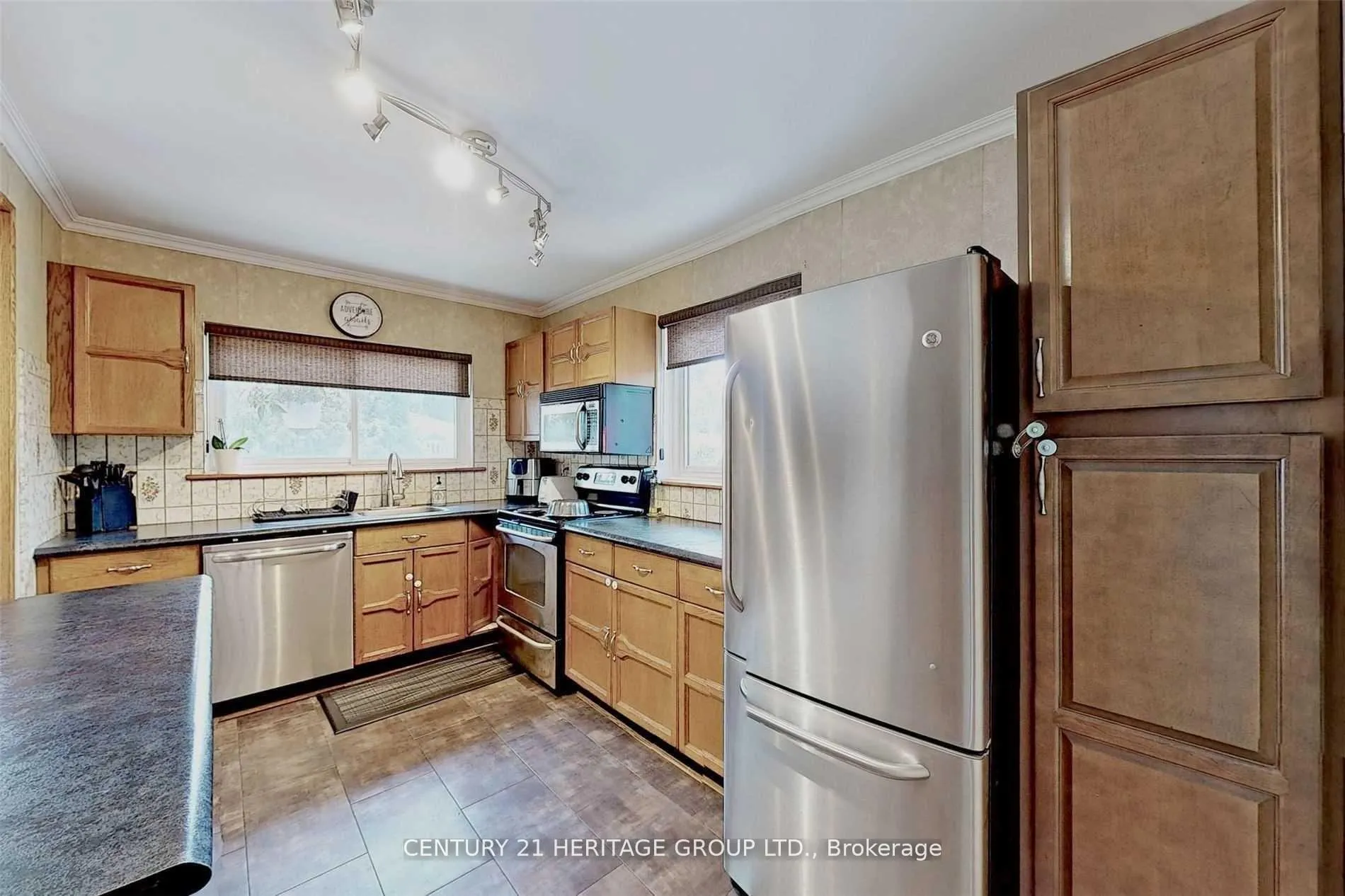 Photo 11 of Unit Main, 34 Kitimat Crescent, Aurora, Aurora Heights — HOMEH