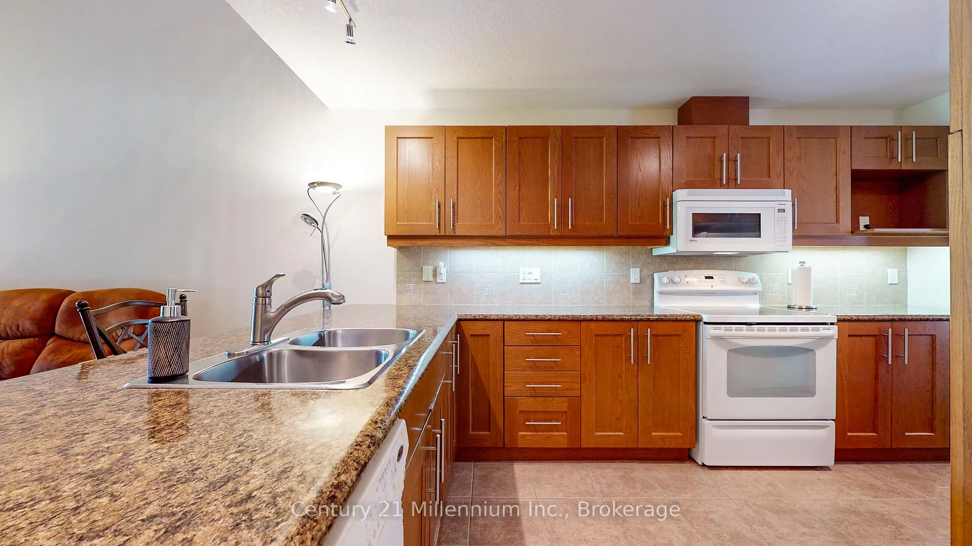 Photo 16 of 110 Empire Lane, Meaford — HOMEH