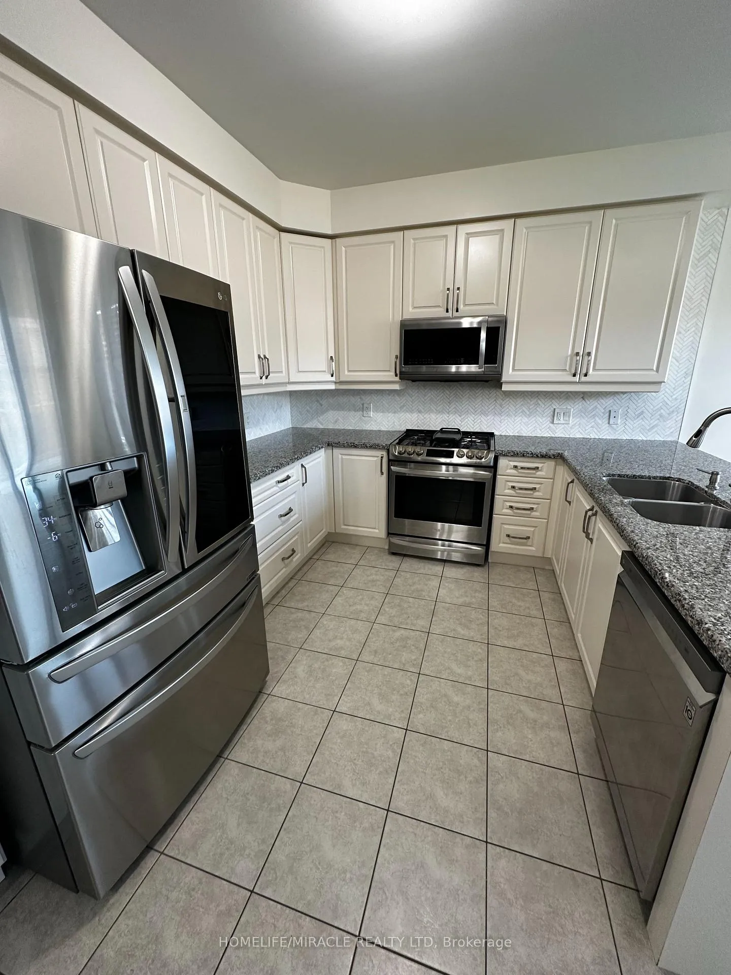 Photo 8 of 62 Owens Road, New Tecumseth, Alliston — HOMEH