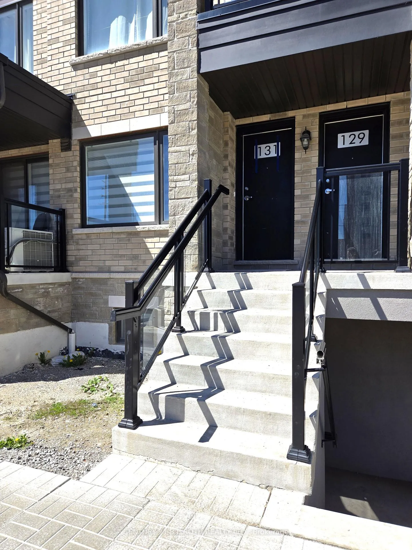 Photo 3 of 131 Appletree Lane, Barrie, Innis-Shore — HOMEH