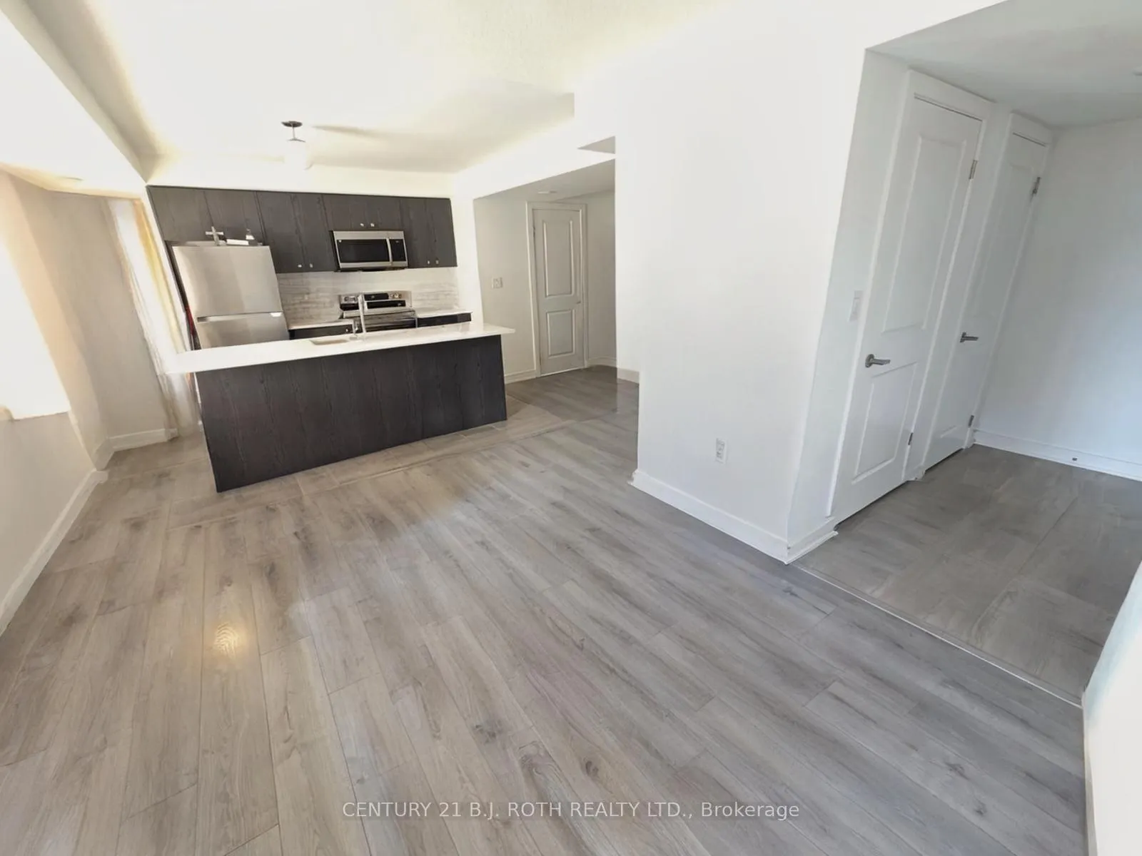 Photo 4 of 131 Appletree Lane, Barrie, Innis-Shore — HOMEH