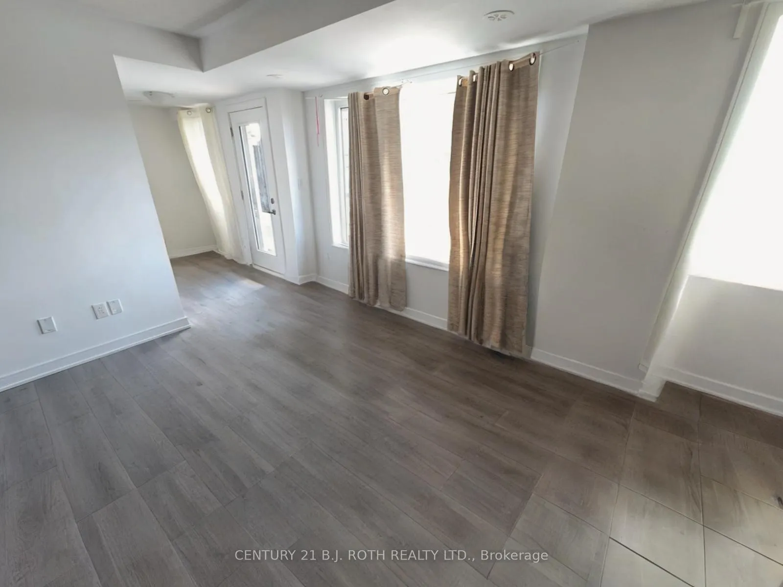 Photo 6 of 131 Appletree Lane, Barrie, Innis-Shore — HOMEH
