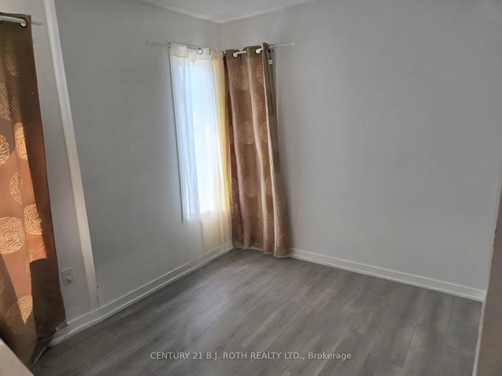 Photo 11 of 131 Appletree Lane, Barrie, Innis-Shore — HOMEH