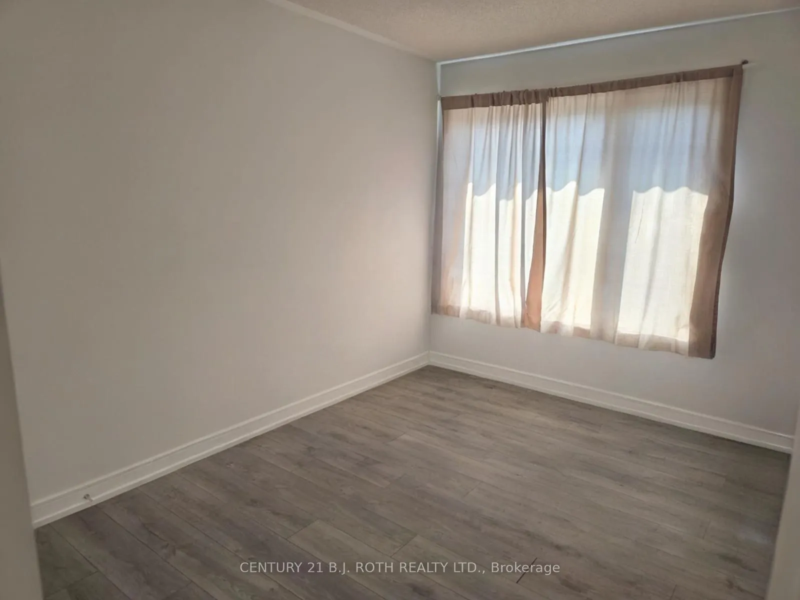 Photo 13 of 131 Appletree Lane, Barrie, Innis-Shore — HOMEH