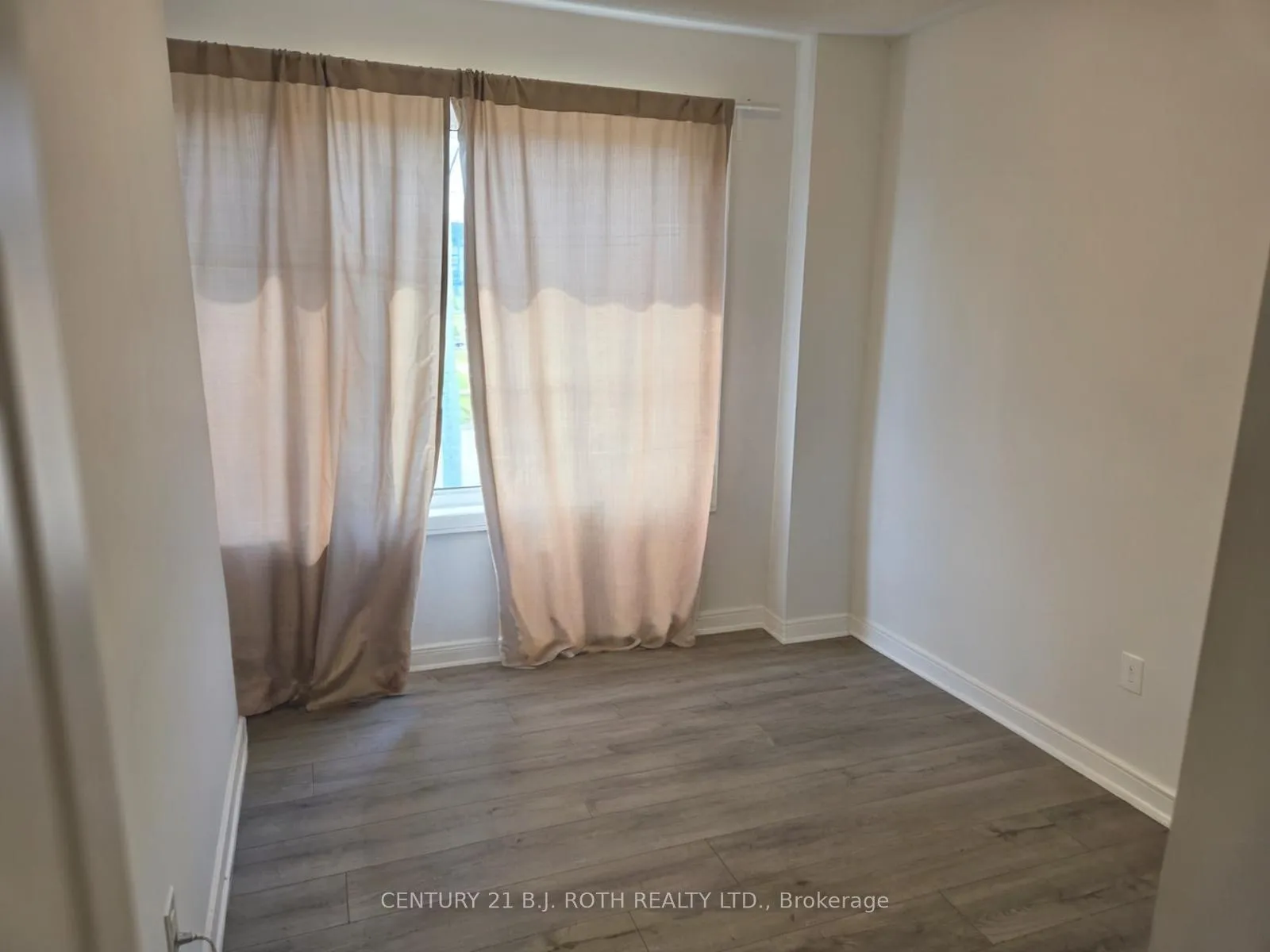 Photo 15 of 131 Appletree Lane, Barrie, Innis-Shore — HOMEH