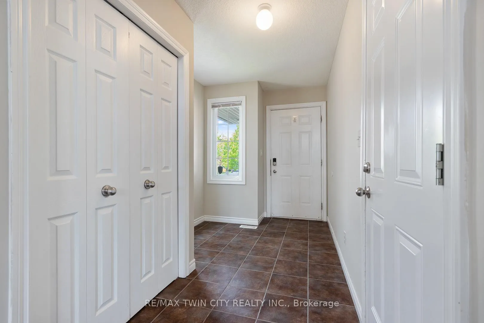 Photo 4 of 51 Seabrook Drive, Kitchener — HOMEH