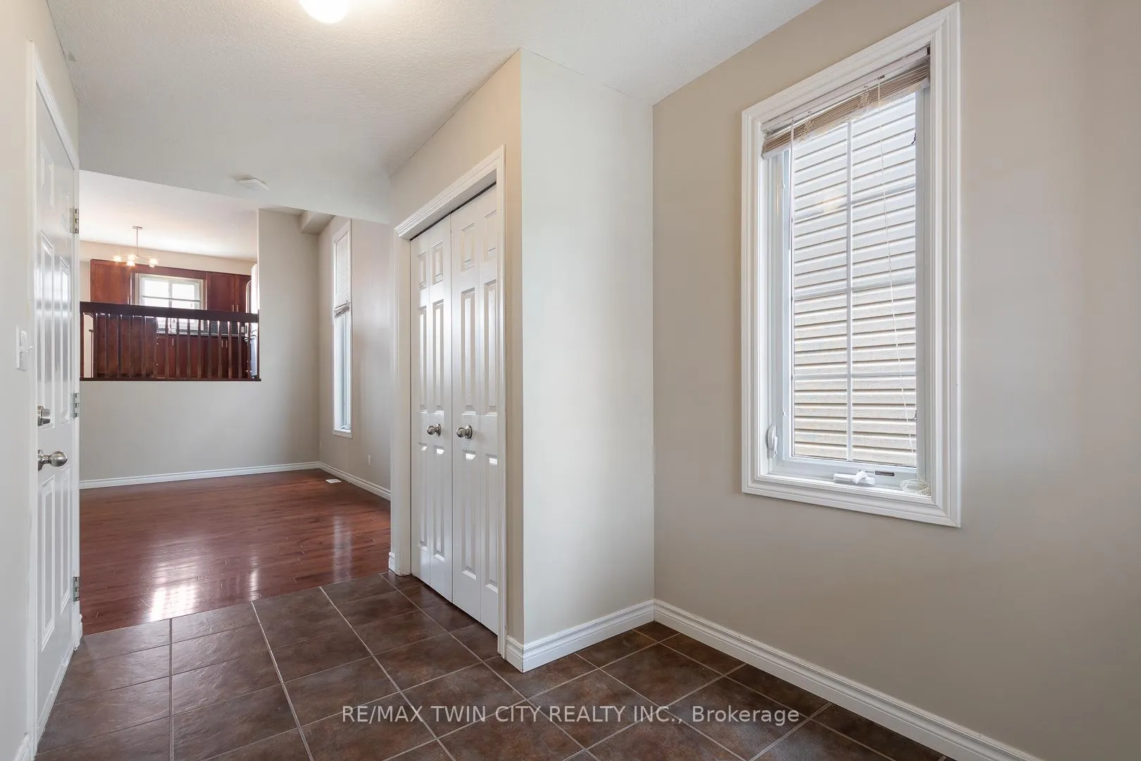 Photo 5 of 51 Seabrook Drive, Kitchener — HOMEH