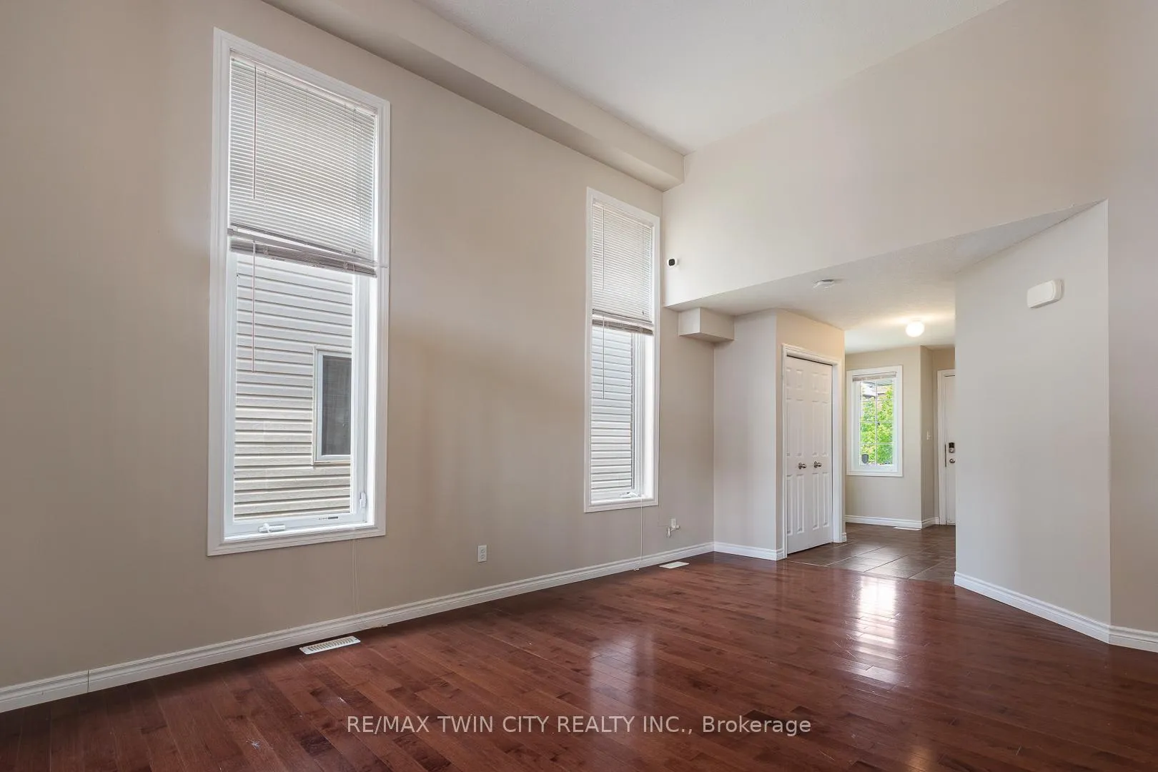Photo 8 of 51 Seabrook Drive, Kitchener — HOMEH