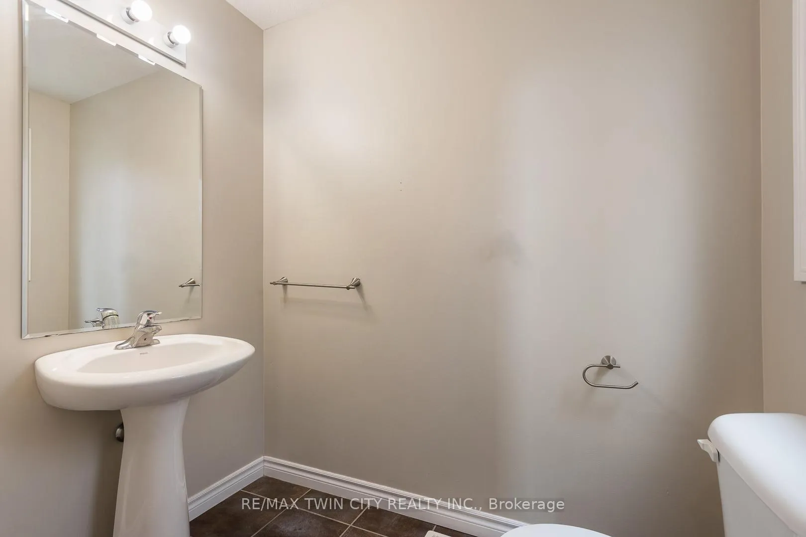 Photo 9 of 51 Seabrook Drive, Kitchener — HOMEH