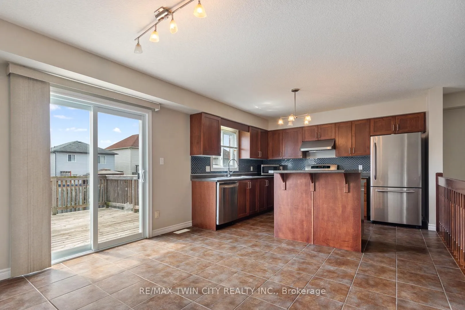 Photo 10 of 51 Seabrook Drive, Kitchener — HOMEH
