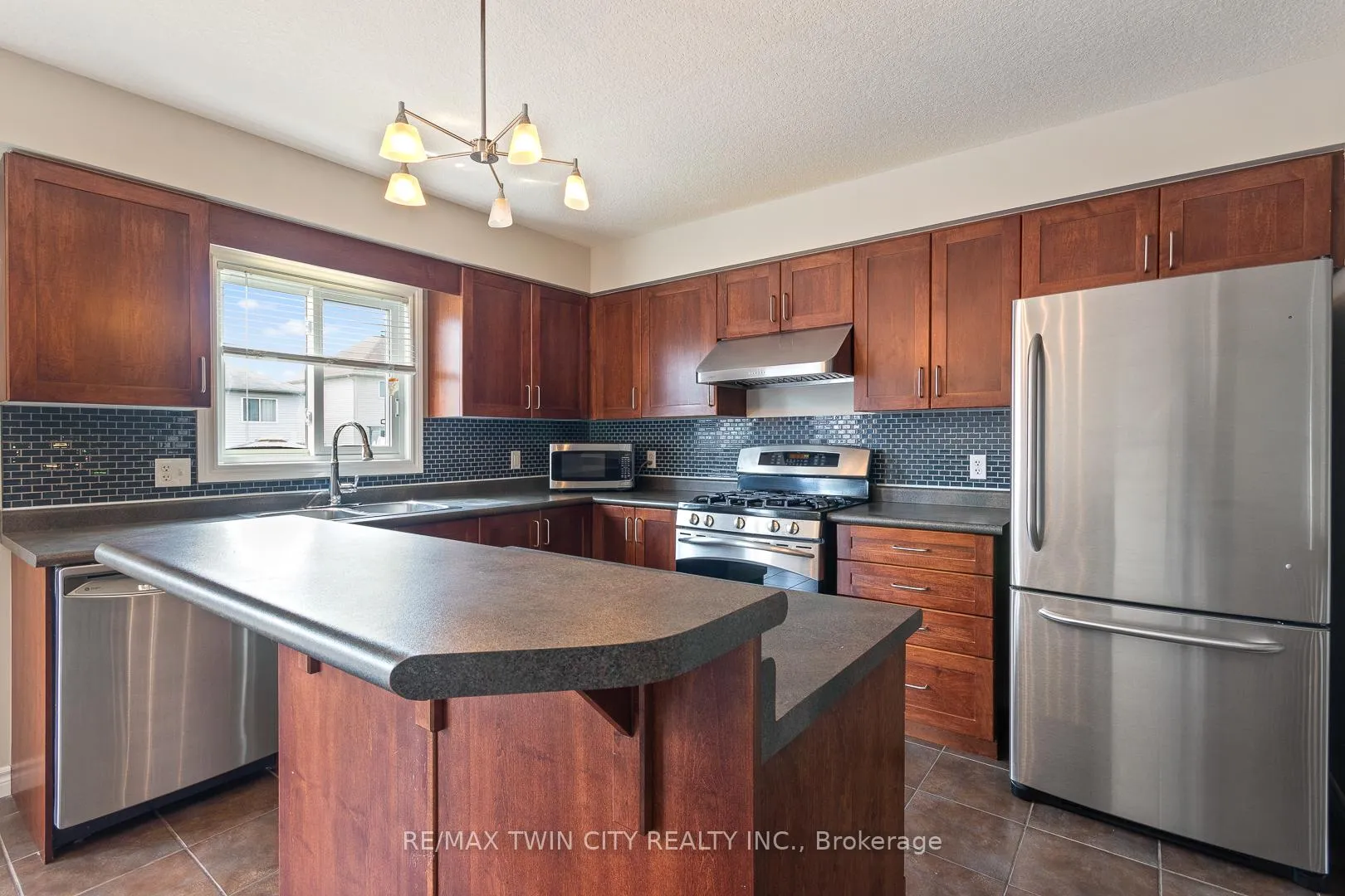 Photo 14 of 51 Seabrook Drive, Kitchener — HOMEH
