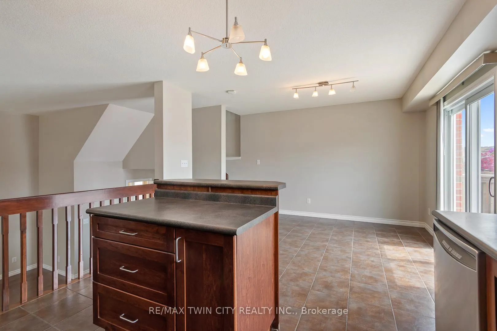 Photo 16 of 51 Seabrook Drive, Kitchener — HOMEH