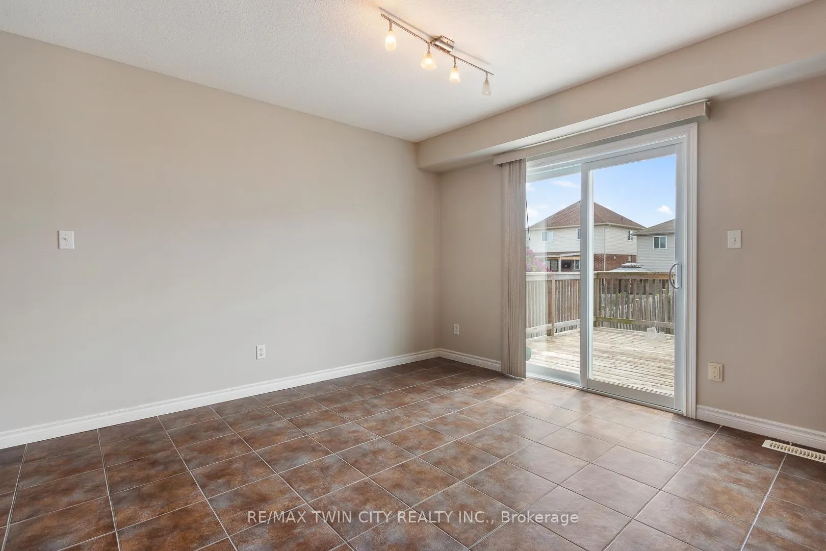 Photo 19 of 51 Seabrook Drive, Kitchener — HOMEH