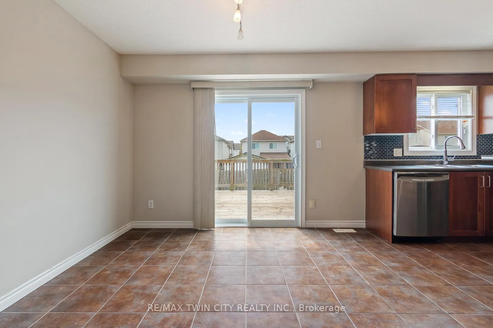 Photo 20 of 51 Seabrook Drive, Kitchener — HOMEH