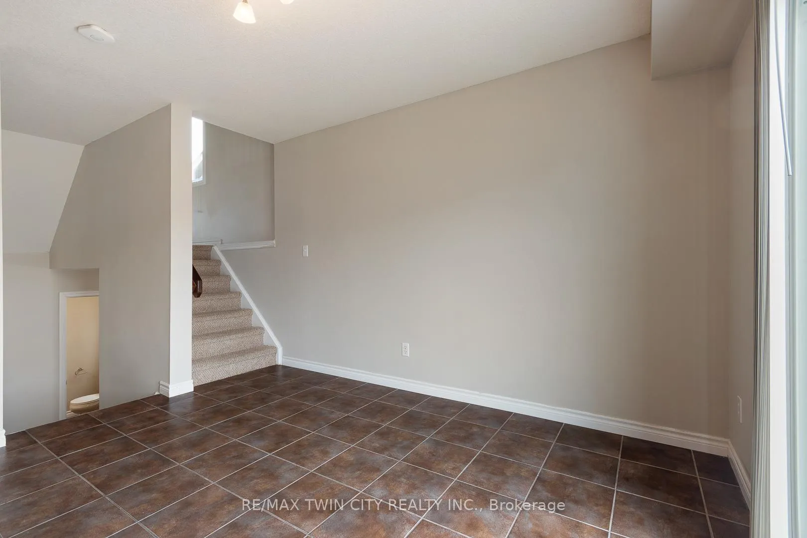Photo 21 of 51 Seabrook Drive, Kitchener — HOMEH
