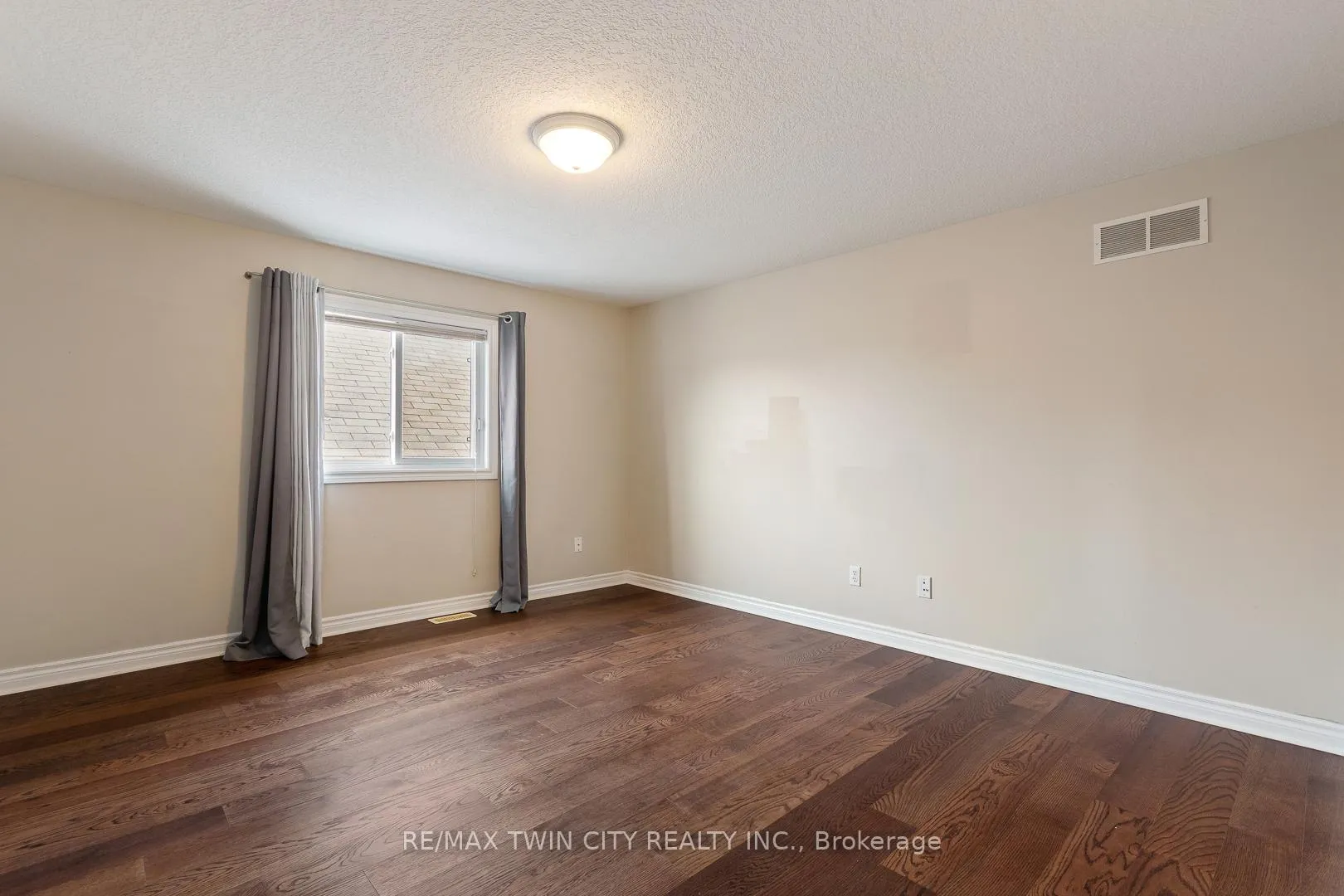 Photo 30 of 51 Seabrook Drive, Kitchener — HOMEH