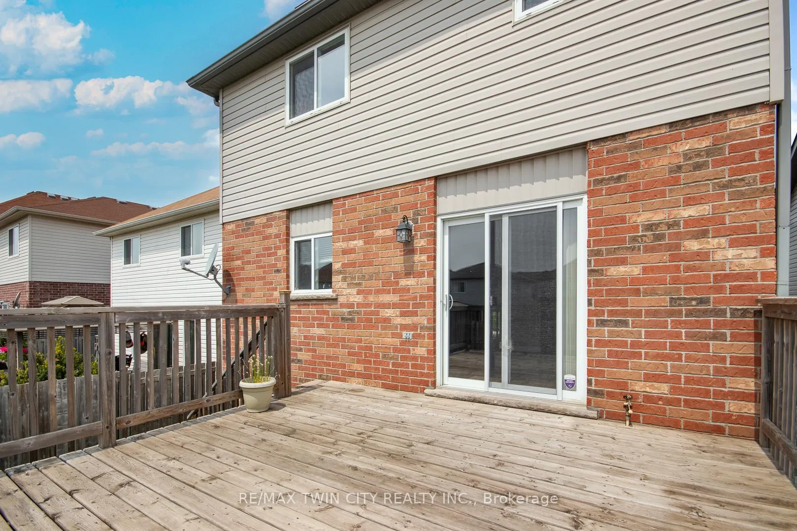 Photo 35 of 51 Seabrook Drive, Kitchener — HOMEH