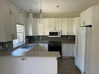 Photo 4 of 44 Lockburn Crescent, Brampton, Northwest Brampton — HOMEH