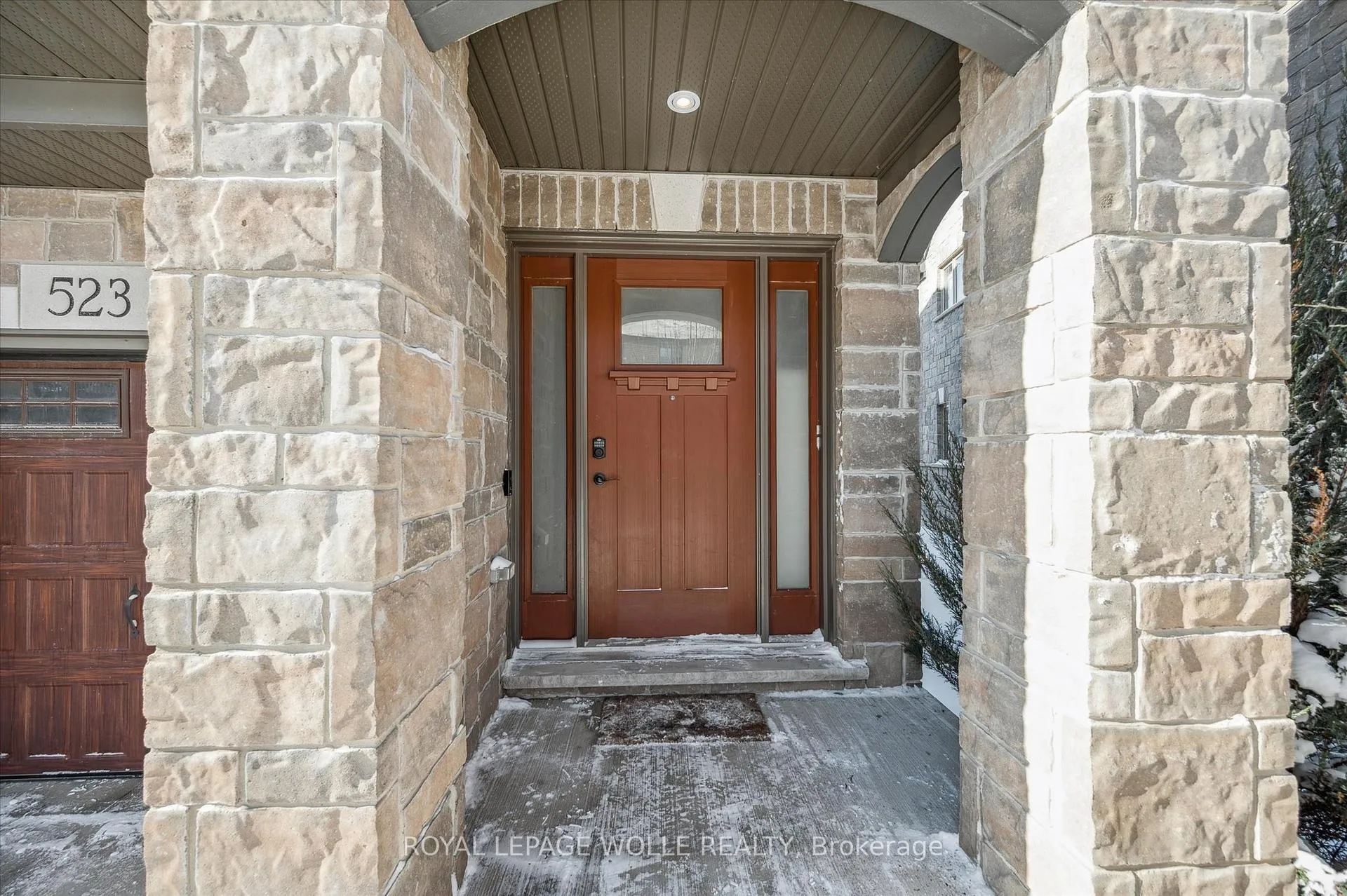 Photo 3 of 523 Hollybrook Crescent, Kitchener — HOMEH