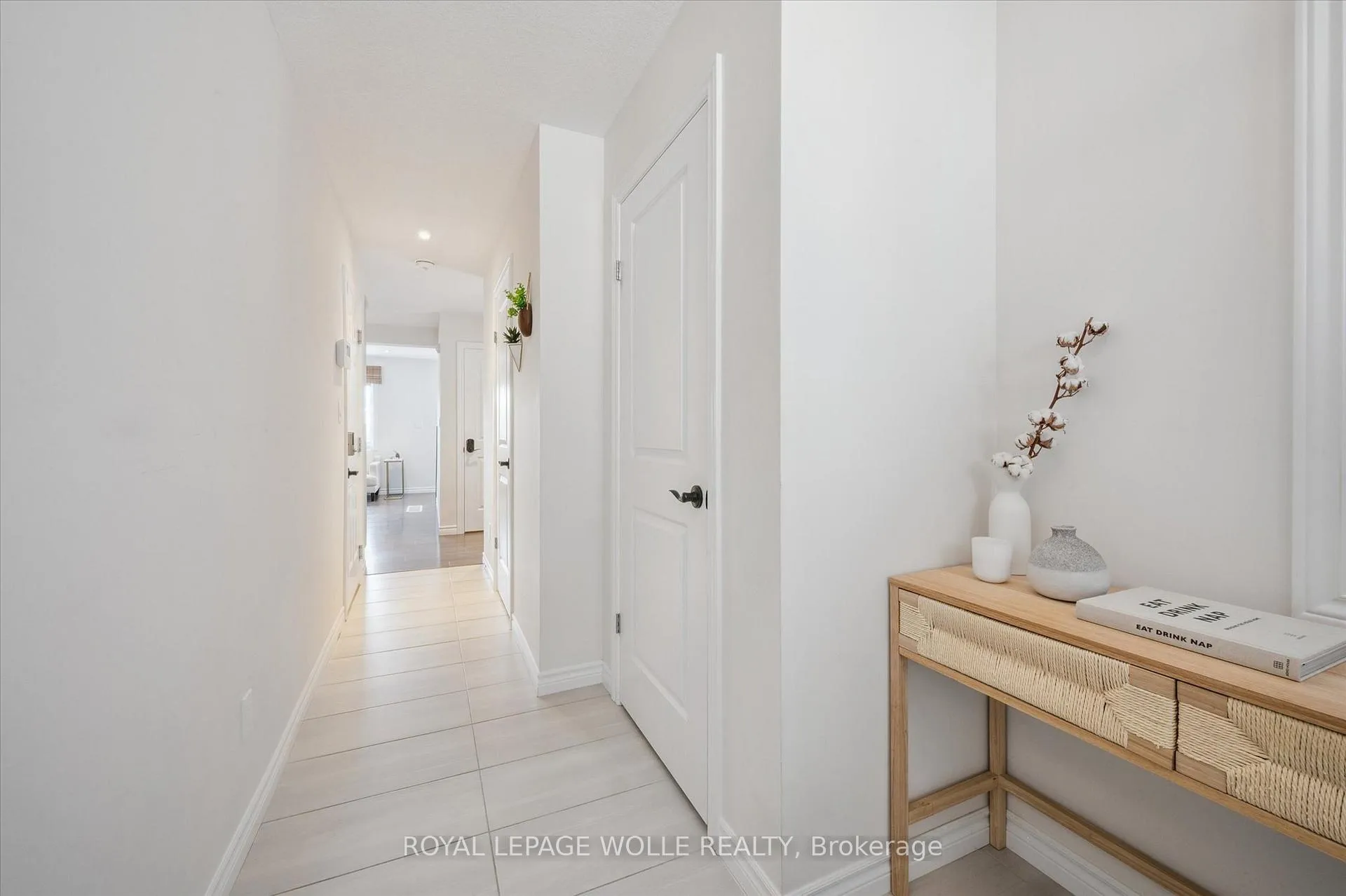 Photo 5 of 523 Hollybrook Crescent, Kitchener — HOMEH