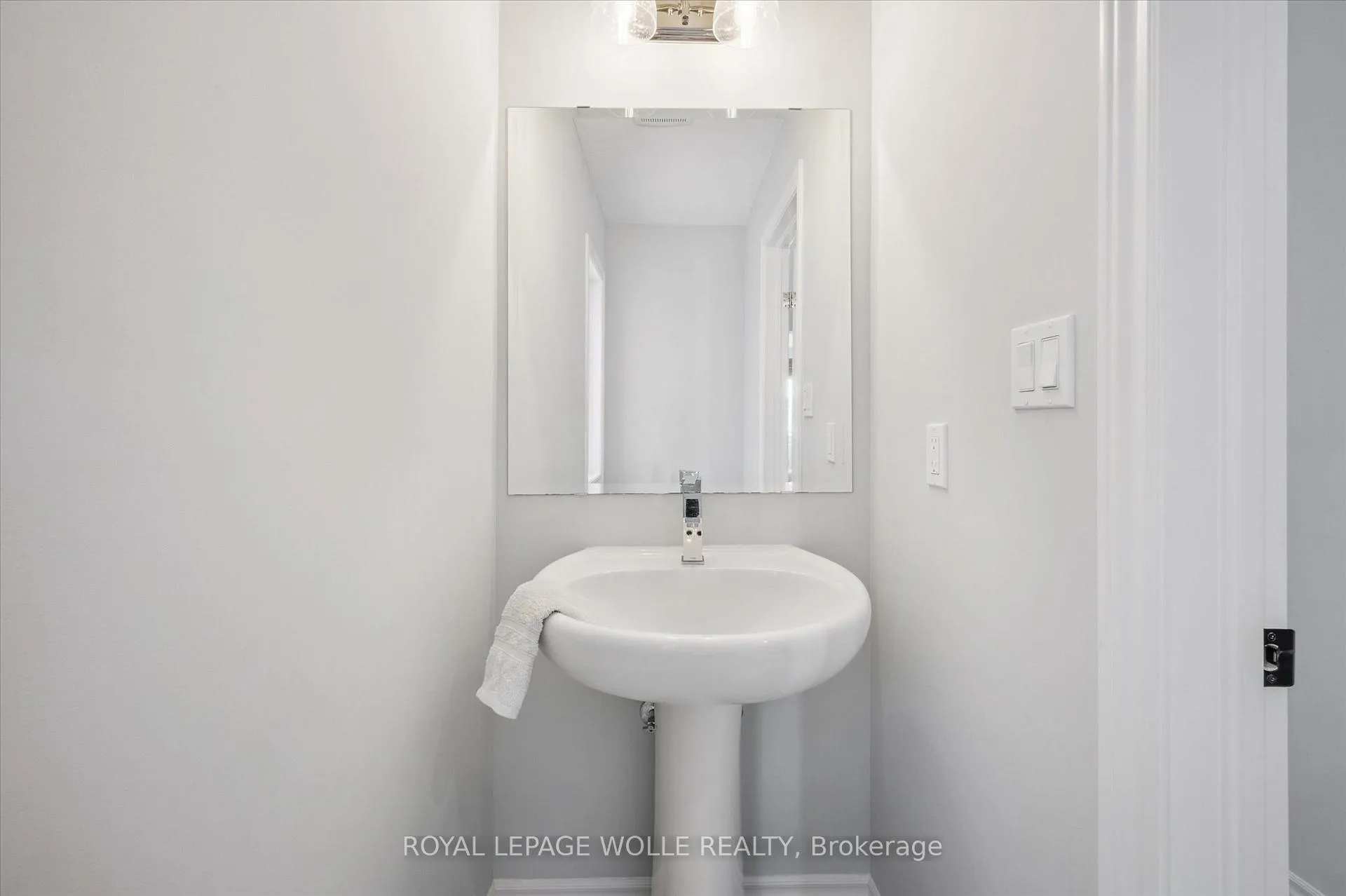 Photo 12 of 523 Hollybrook Crescent, Kitchener — HOMEH