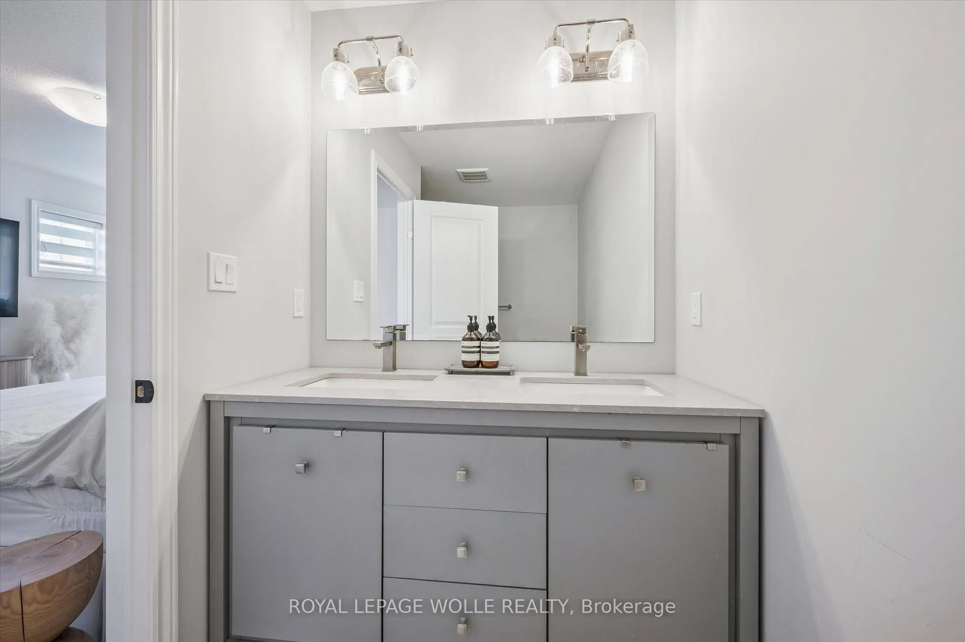 Photo 17 of 523 Hollybrook Crescent, Kitchener — HOMEH