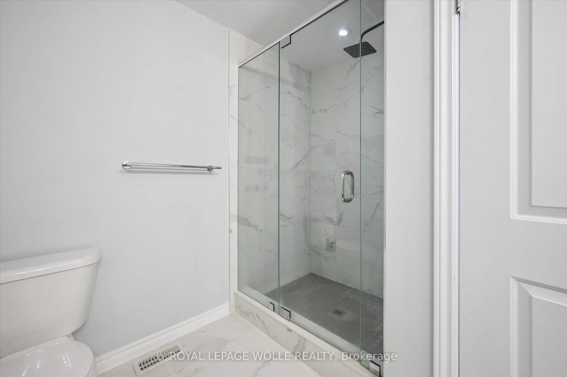 Photo 19 of 523 Hollybrook Crescent, Kitchener — HOMEH