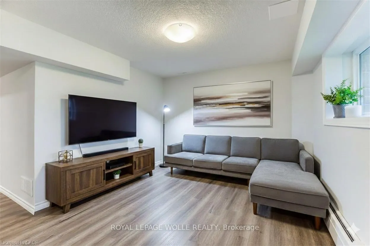 Photo 26 of 523 Hollybrook Crescent, Kitchener — HOMEH