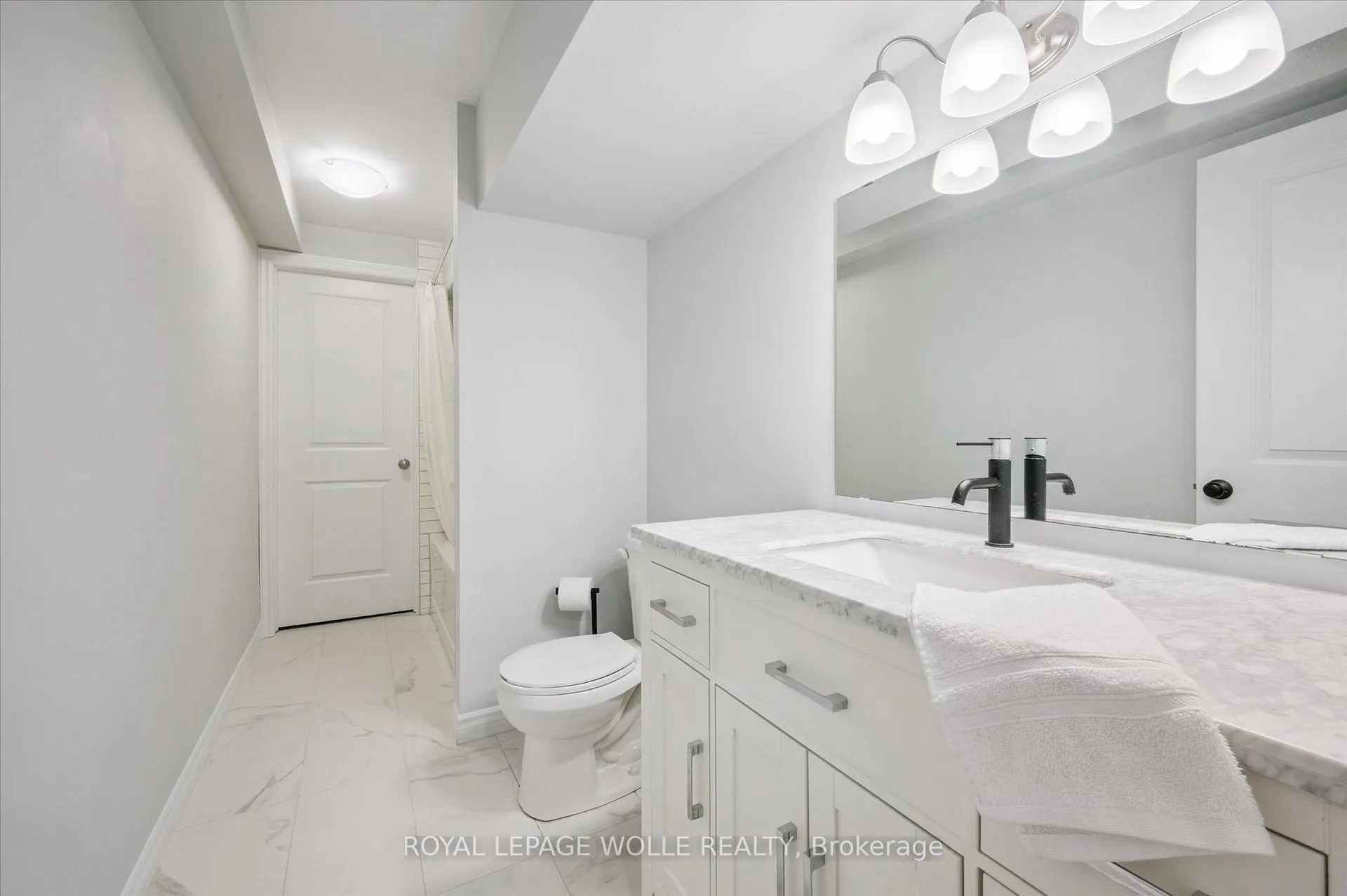 Photo 29 of 523 Hollybrook Crescent, Kitchener — HOMEH