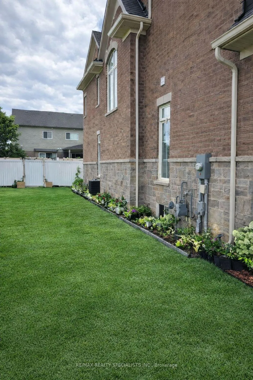 Photo 2 of 363 Raymond Road, Hamilton, Meadowlands — HOMEH