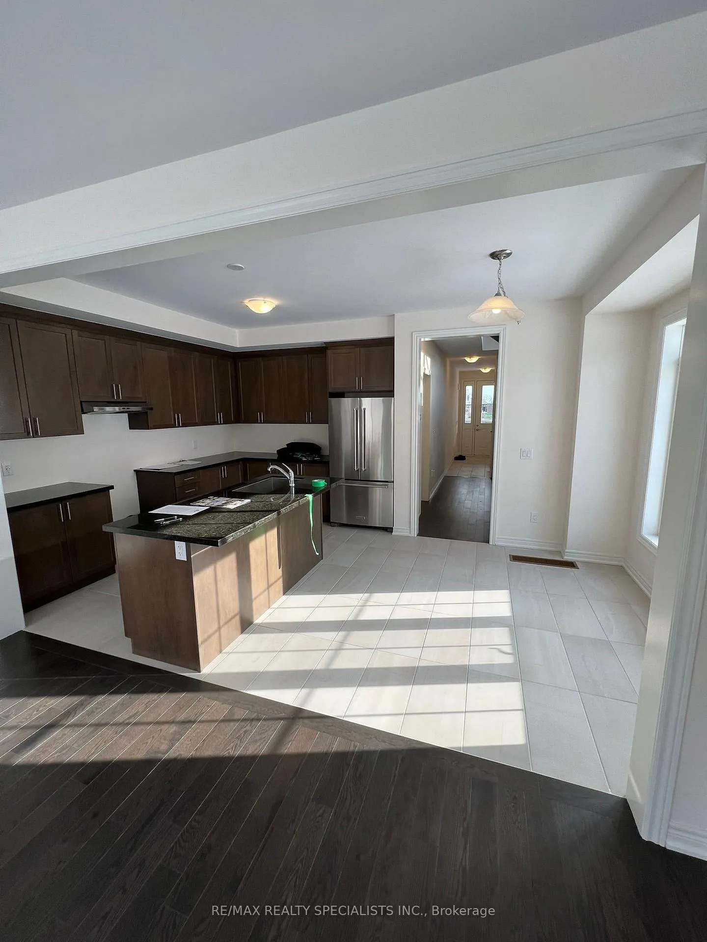 Photo 3 of 363 Raymond Road, Hamilton, Meadowlands — HOMEH