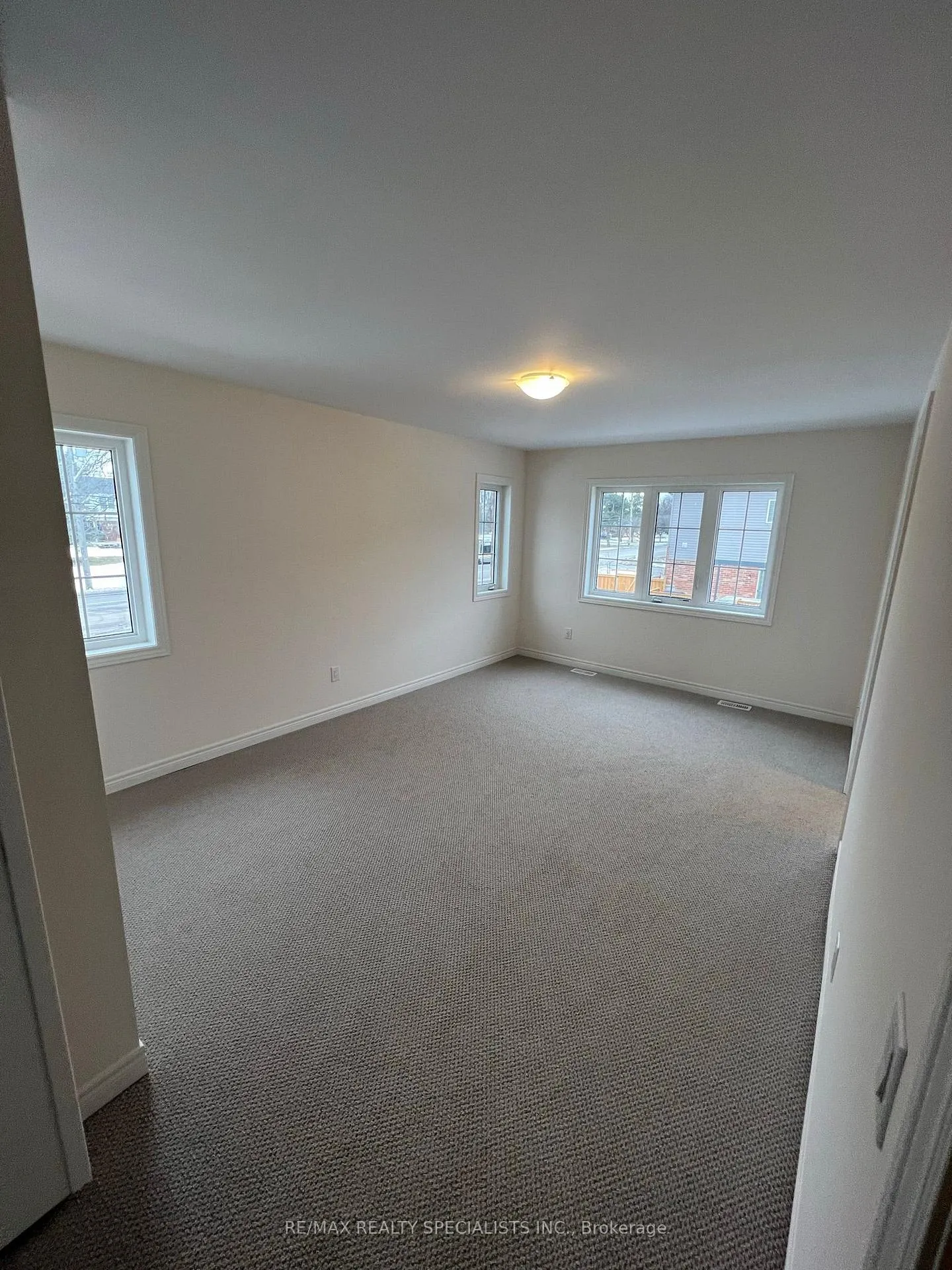Photo 6 of 363 Raymond Road, Hamilton, Meadowlands — HOMEH