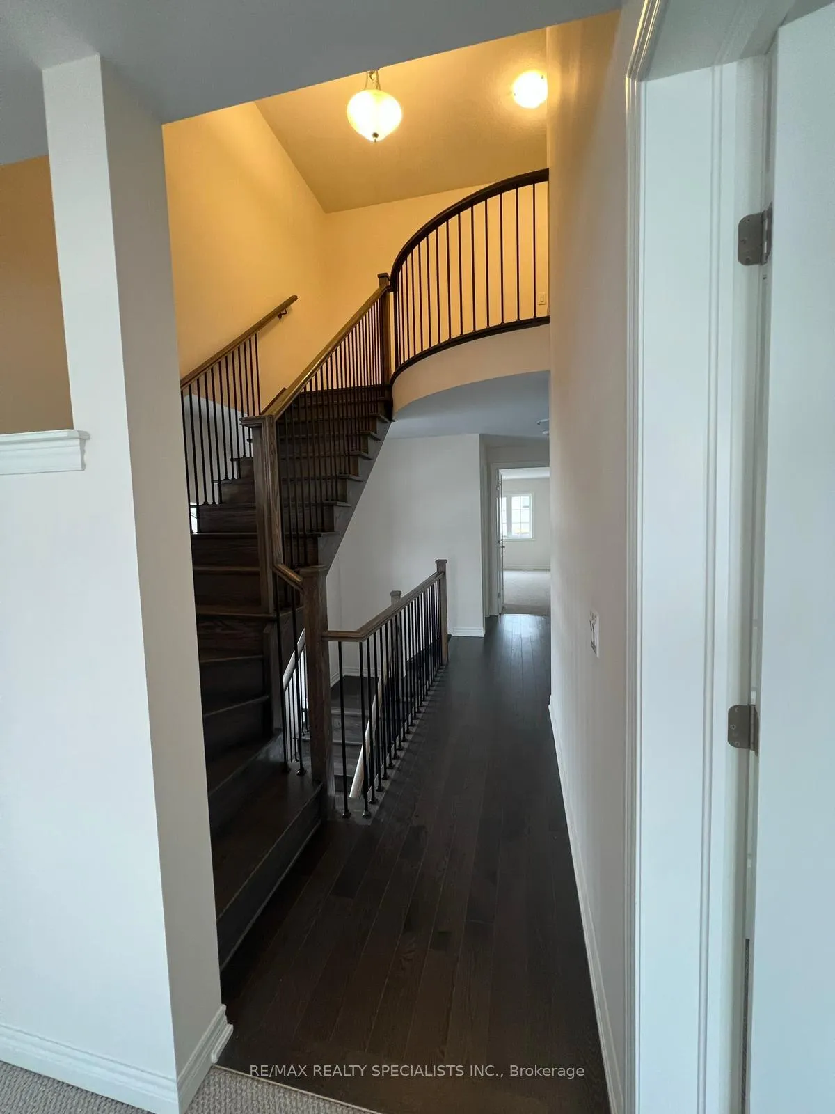Photo 11 of 363 Raymond Road, Hamilton, Meadowlands — HOMEH