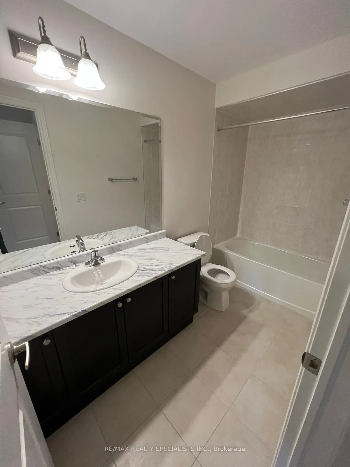 Photo 13 of 363 Raymond Road, Hamilton, Meadowlands — HOMEH