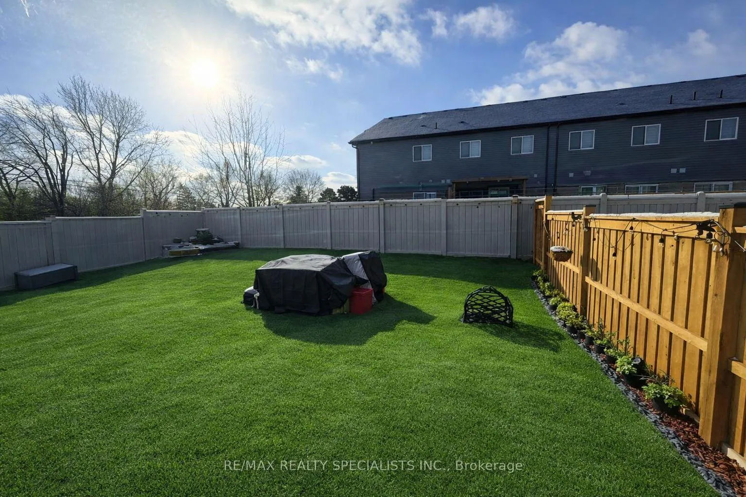 Photo 15 of 363 Raymond Road, Hamilton, Meadowlands — HOMEH