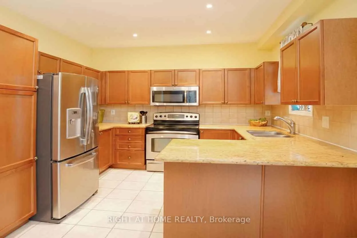 Photo 4 of Unit Main, 48 Feint Drive, Ajax, Northwest Ajax — HOMEH