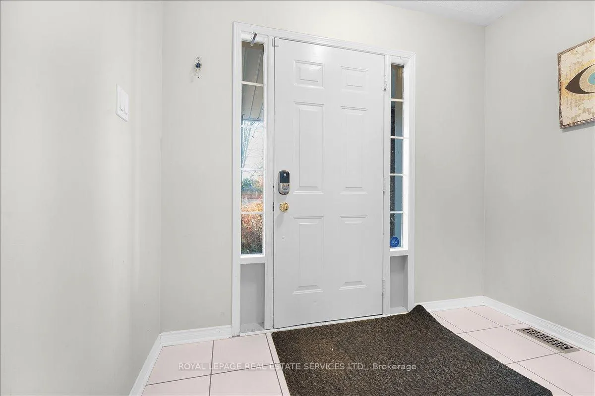 Photo 3 of 29 Woolf Crescent, Ajax, South East — HOMEH