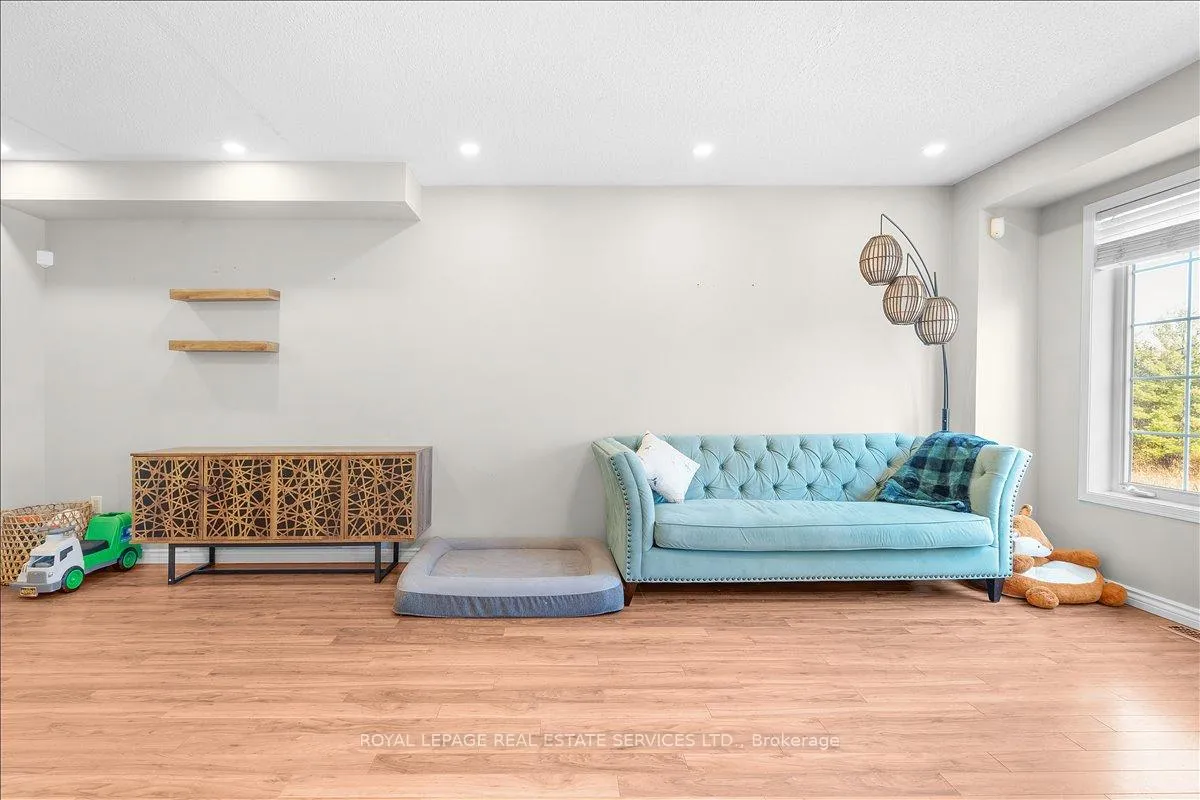 Photo 6 of 29 Woolf Crescent, Ajax, South East — HOMEH